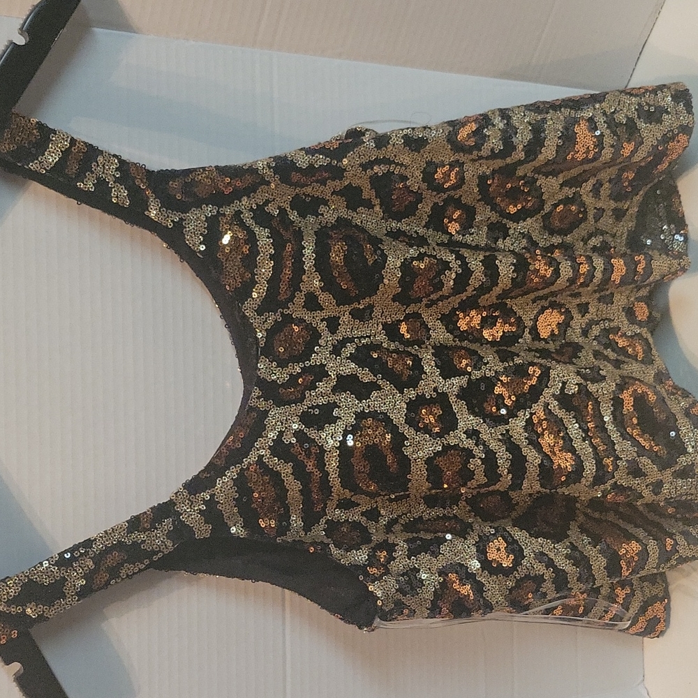 Leppard Print Sequence Top. - image 2